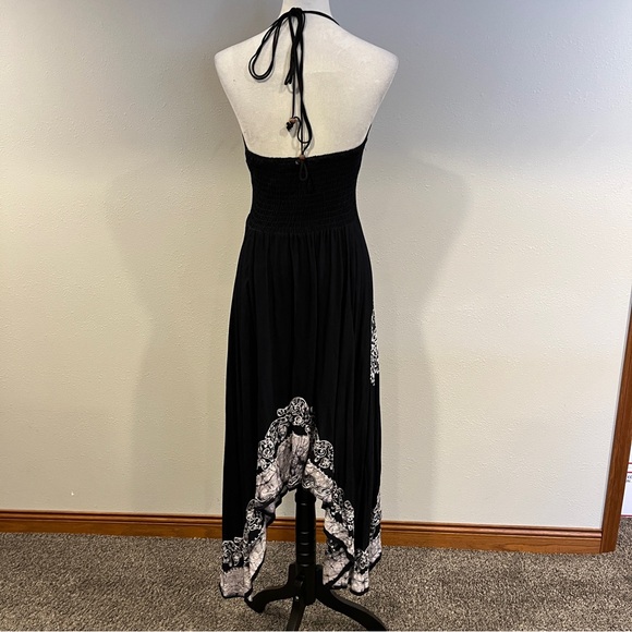 Elegant Black and White Halter embroidered asymmetrical midi Dress - Picture 7 of 13